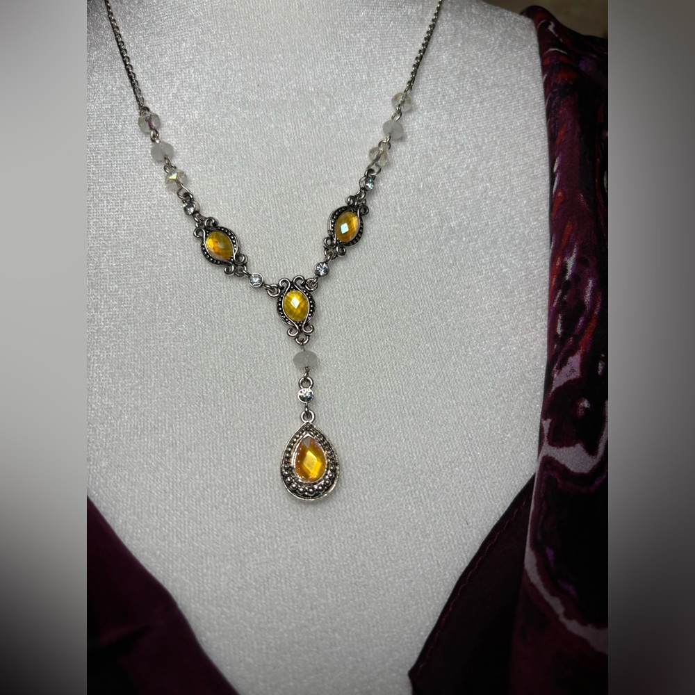 Avon necklace 18 inches.